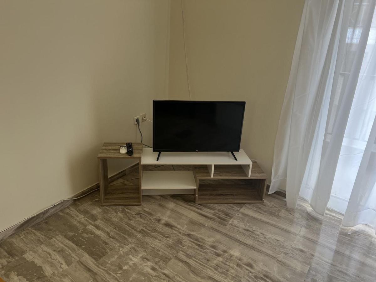 Retro At Pagrati Apartment เอเธนส์ ภายนอก รูปภาพ